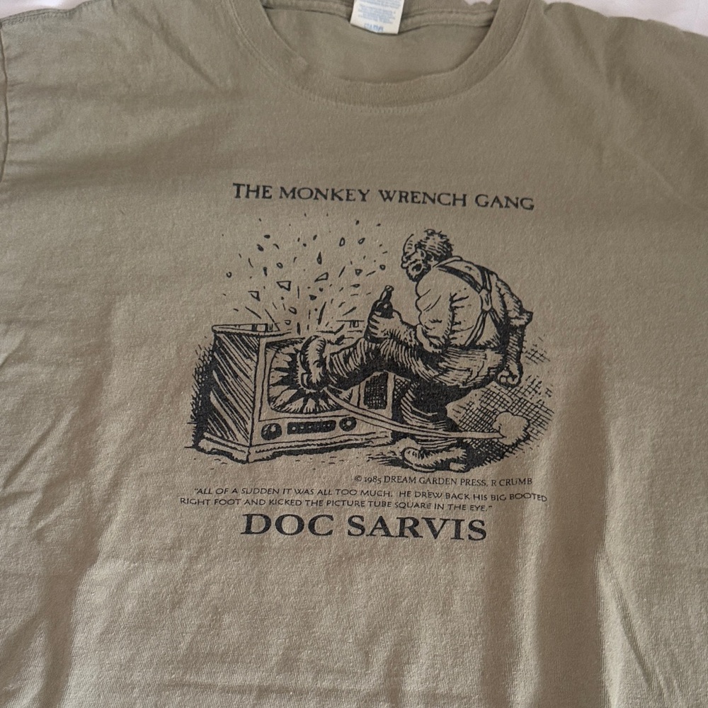 Port and Company Olive Green 'The Monkey Wrench Gang' Doc Sarvis Graphic Tee - Picture 7 of 7